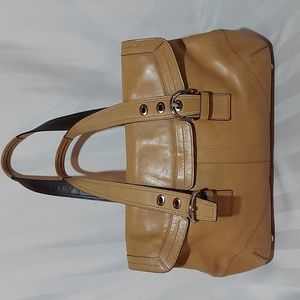 COACH LEATHER SATCHEL BAG authentic amazing condition with minor wear.